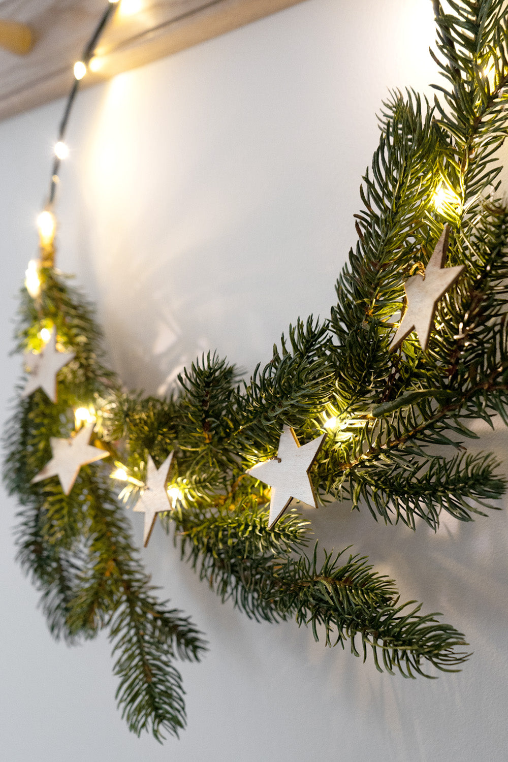 Half Hoop Star LED Wreath