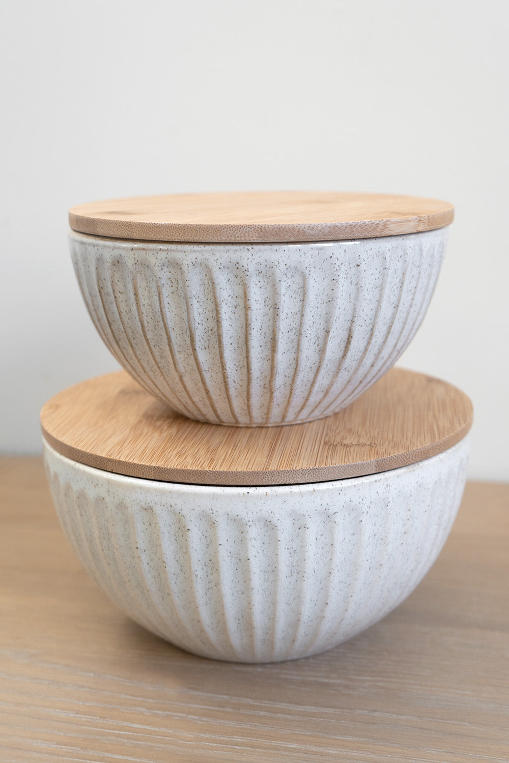 Stoneware Bowl With Bamboo Lid